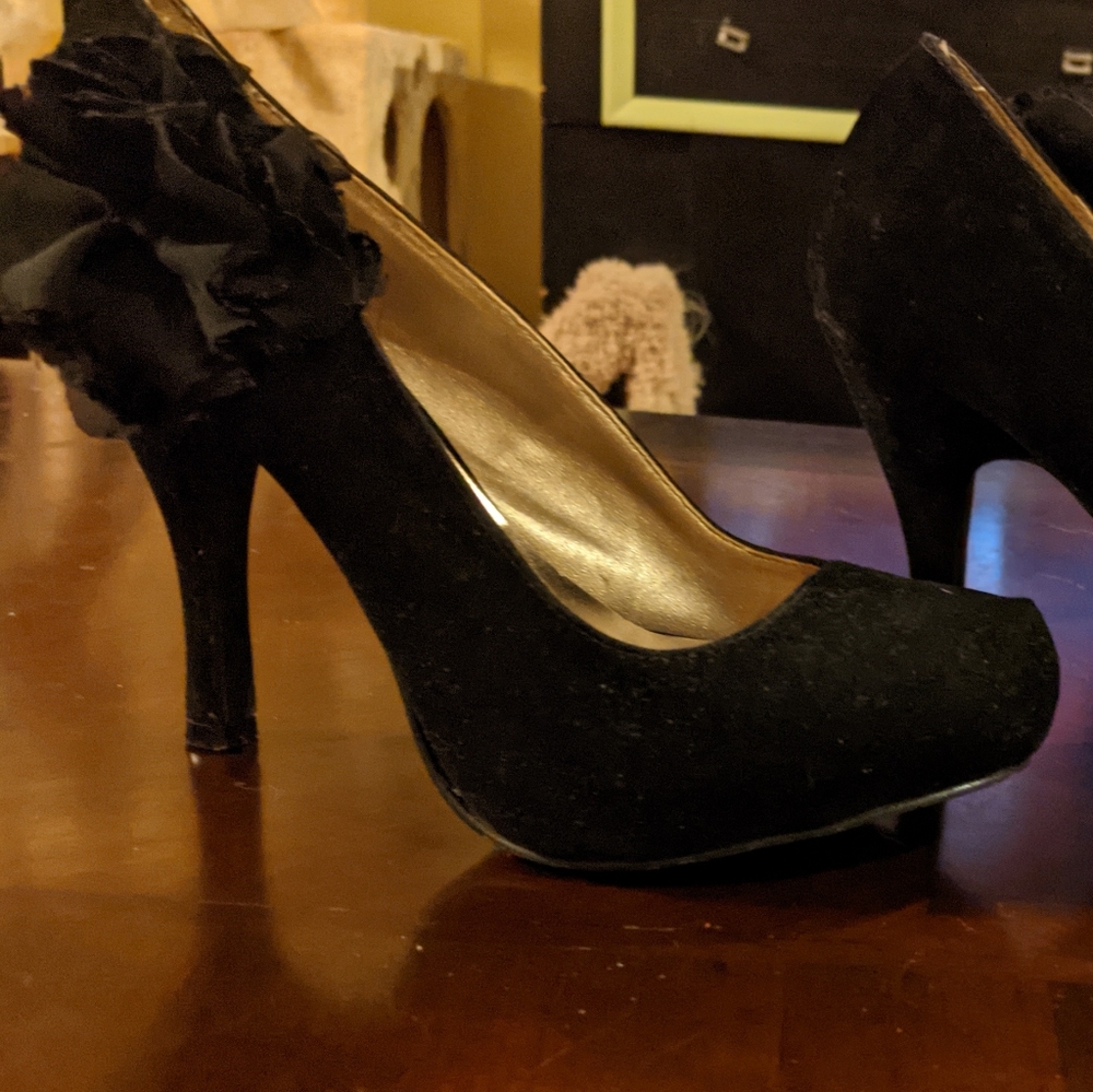 Size 8- Suede Black flower pumps by "Quipid"